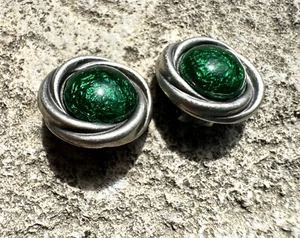 Vintage Green Clip On Earrings Silver Tone Swirl Design Emerald Foil Cabochon - Picture 1 of 9