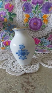 VINTAGE HEREND HAND PAINTED PORCELAIN Blue Garland Bud VASE 2 1/2", - Picture 1 of 5