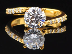 Anillo solitario con acentos en forma redonda de 2,90 quilates en oro amarillo liso de 14 quilates - Imagen 1 de 8