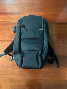 Incase DSLR BackPack with Durable 840D Nylon - 35L Weather Resistant Camera Bag - Picture 1 of 7