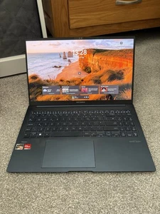 ASUS Zenbook 15 UM3504D Laptop Ryzen 7, 16GB RAM, 512GB SSD, 15.6" 2.8K OLED - Picture 1 of 8