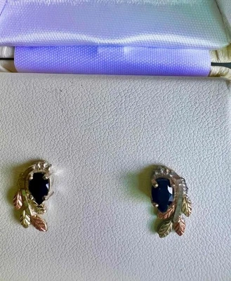 Pendientes de oro Black Hills con piedra de ónix tachuelas NUEVAS Foto 1 de 4