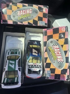 1:24 scale die-cast model Darrell Waltrip's #17 Parts America Monte Carlo 1997 - Picture 1 of 3