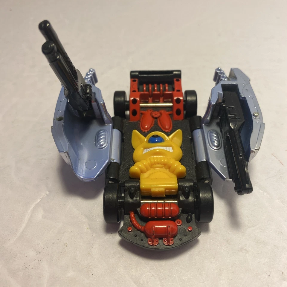 Maisto 1:64 Vehicle Transforms into Alien War Craft - Image 1 of 4