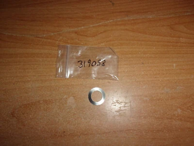 *NEW OEM OMC Johnson Evinrude Idle Adjustment Washer 319058 0319058 - Image 1 of 2
