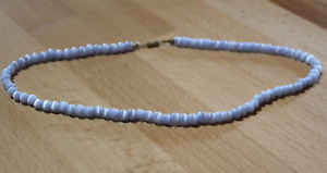 Hellblaue Perlenkette, 42 cm mit Schraubverschluss