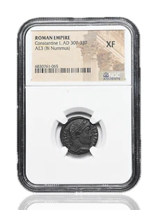 ROMAN EMPIRE. Constantine I "The Great", AD 307-337. Æ3, Campgates, NGC XF - Photo 1 sur 2