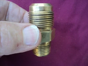 Brass fitting 3/4" flare tubing X 1/2" pipe N.P.T. connector N.O.S. - Picture 1 of 1