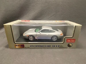 Porsche 911 Carrera 1998 Sun Star 1/18 detallado fundido a presión ártico cupé plateado - Imagen 1 de 10