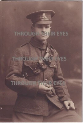 Foto postal original de la Primera Guerra Mundial soldado de artillería real  Foto 1 de 2