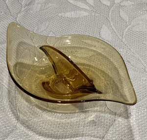 Art Glass Viking Glass Yellow Amber Divided Candy Nut Dish Relish Bowl Trinket - Picture 1 of 13