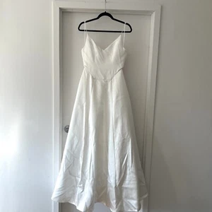 Maxi abito in raso bianco Reformation Icelynn taglia 0 - Foto 1 di 9