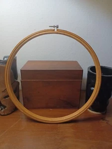 Vintage Wooden Embroidery Hoop 9" CIRCLE Made in TAIWAN - Picture 1 of 4