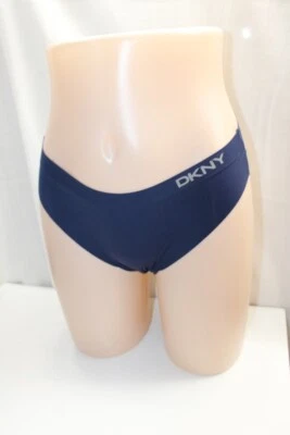 NUEVO CON ETIQUETAS DKNY Logo Para mujeres Ropa Interior Corte Sin Costuras En Cualquier Lugar Tanga Panty Talla Pequeña Azul Marino Foto 1 de 4