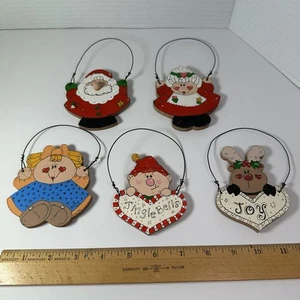 5 Stück Vintage 1994 Volkskunst Holz Weihnachtsmann Freunde handbemalt Weihnachtsschmuck - Bild 1 von 12