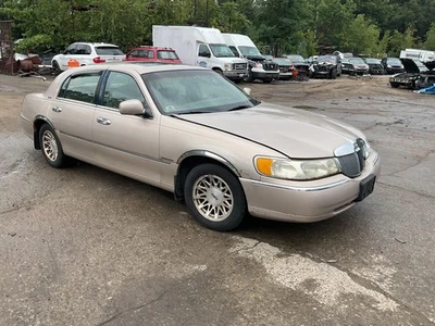 Fender LINCOLN & TOWN CAR Right 98 99 00 01 02 - Image 1 of 4