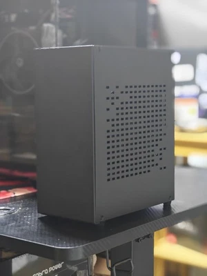 定制 SFF ITX PC(聚碳酸酯) — 第 1/4 张图片