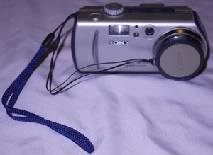 Silver CANON Cyber Shot DSC-P50 Digital Camera - Picture 1 of 5