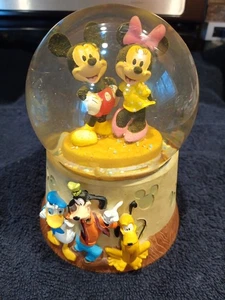 Mickey And Minnie With Donald Goofy And Pluto Snow Globe With Music - Picture 1 of 4