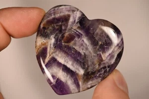 *CHEVRON AMETHYST* Heart 5cm 41.8g Palm Stone Natural - Picture 1 of 13