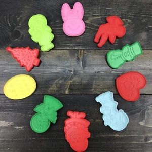 Vtg Hallmark Cards Inc. Set Of 10 Seasonal Cookie press / Stamps Baking supplies - Picture 1 of 12