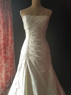 Silk Designer Wedding Dress by Anjolique, Size 6, B: 32"-34", W: 28", Hip: 38" - Image 1 of 4