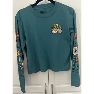 Parks Project Graphic Long Sleeve Cropped T-Shirt in Dusty Teal Gr. S - Bild 1 von 9