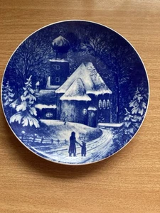 ROYAL BAVARIA 1976 Wandteller KIRCHE von KOCHEL am SEE Blau 19,5cm Verträumt - Bild 1 von 2