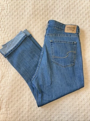 Signature Gold de Levi Strauss & Co. Pantalones de mezclilla para mujer 8 lavado mediano tiro medio capri Foto 1 de 4