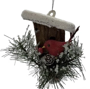 Rustikales rotes Kardinal Vogelhaus Ornament Tannenzapfen verschneite Kiefer Bauernhaus Weihnachten - Bild 1 von 9