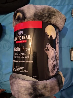 ¡Nuevo! Manta de felpa Artic Trail Wolf negra/gris/amarilla Foto 1 de 4