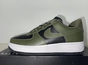 Nike I.D Air Force 1 Low '07 nero pino verde TAGLIA 6,5 AQ3774-991 - Foto 1 di 10