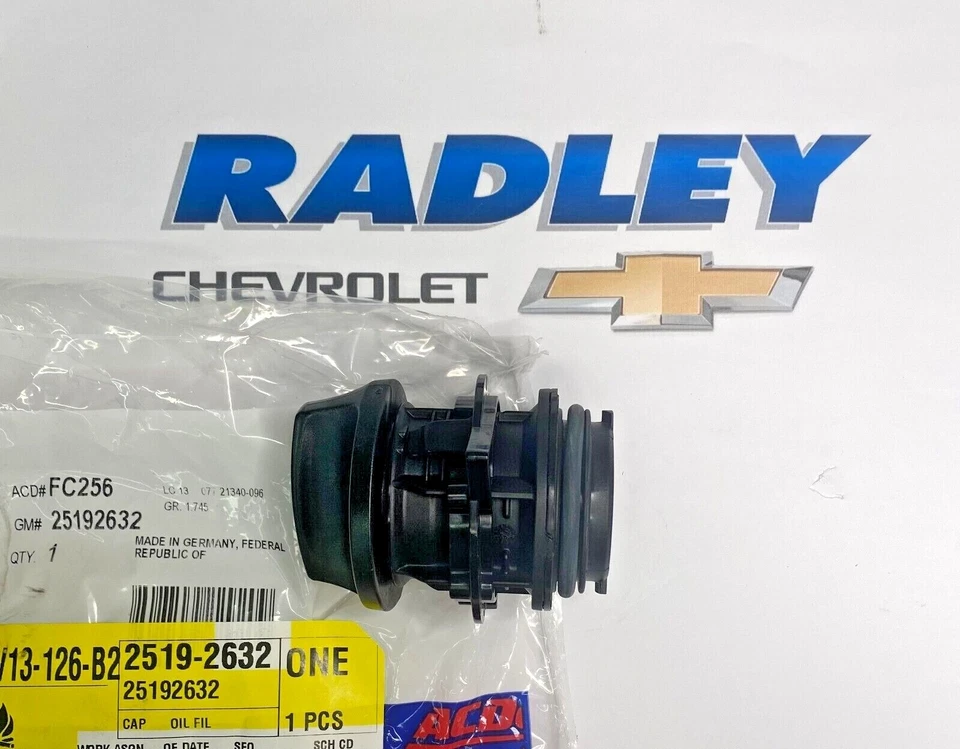 НОВАЯ ОРИГИНАЛЬНАЯ КРЫШКА МАСЛОЗАЛИВНОЙ ГОРЛОВИНЫ ДВИГАТЕЛЯ GM GMC GENERAL MOTOR CHEVROLET 25192632 - Изображение 1 из 1