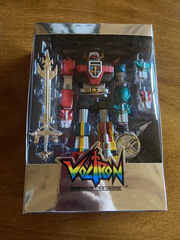 Super7 Voltron Ultimates 7" Figure Defender of the Universe Classic Chrome Lions Cover