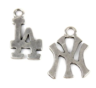 2x Ciondolo LA NY Los Angeles New York Coppia Vintage da per collana appendere - Immagine 1 di 4