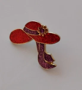 Red Hat Bonnet Purple Ribbon Lapel Tack Pin - Bild 1 von 5
