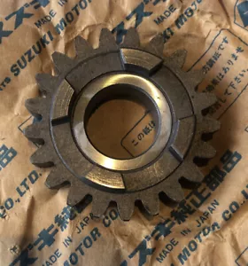 Suzuki 4th Drive Gear OEM 24241-30000 1980-81 TS250R - Picture 1 of 2