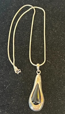 Collar colgante grande modernista vintage de plata de ley y ónix negro Foto 1 de 4