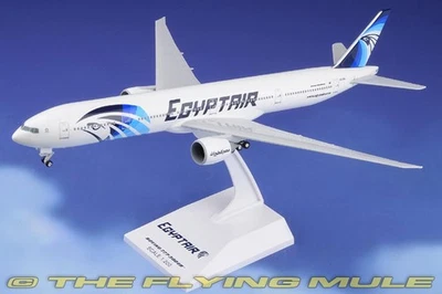 Skymarks 1:200 777-300 Egyptair SU-GDL w/Landing Gear - Image 1 of 4