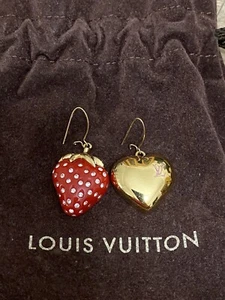 Orecchini Louis Vuitton originali cuore fragola - Foto 1 di 4