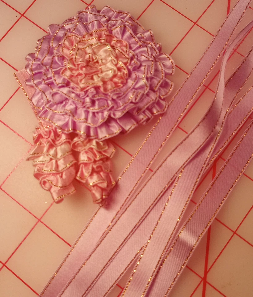 Cinta de satén vintage de 33 yardas con bordes dorados de 10 mm 7/16" Japón  Foto 1 de 4