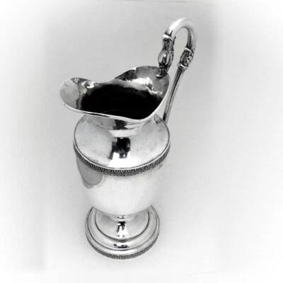 Jarra de agua americana 1825 moneda plata mango de cisne bordes de hojas de laurel sin mono Foto 1 de 4