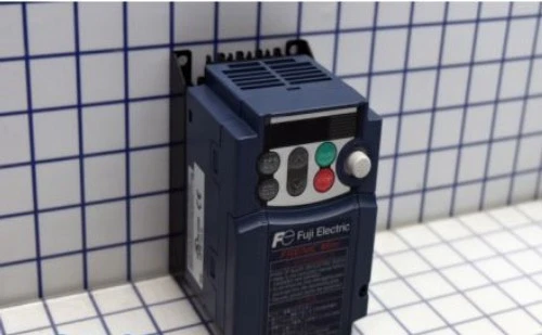 FRN0004C2S-2U Fuji Drives, MINI Series Drive, AC, 0.5HP, 240V, 3.5A, CT, OP - Image 1 of 1