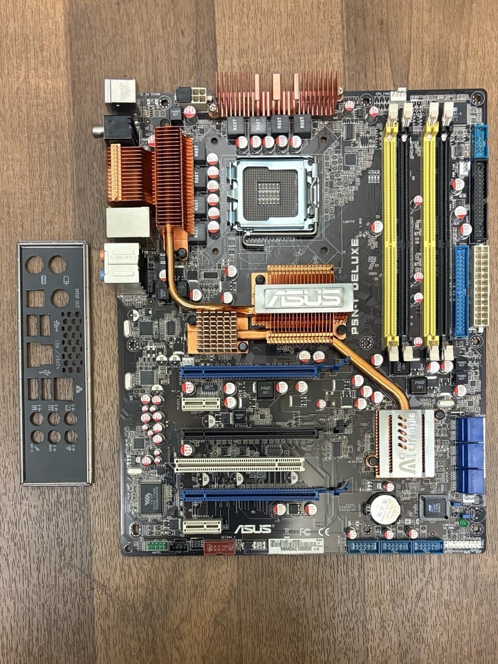 ASUS P5N-T Deluxe AiLifestyle Series, LGA775 Socket, Intel Motherboard - Image 1 of 2