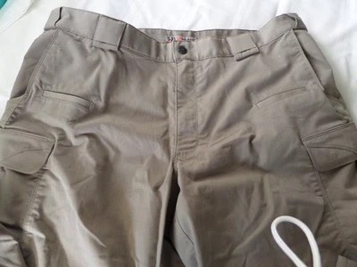 Pantalones 5.11 Tactical #74369 color caqui tostado talla 40X30 nuevos sin etiquetas Foto 1 de 4