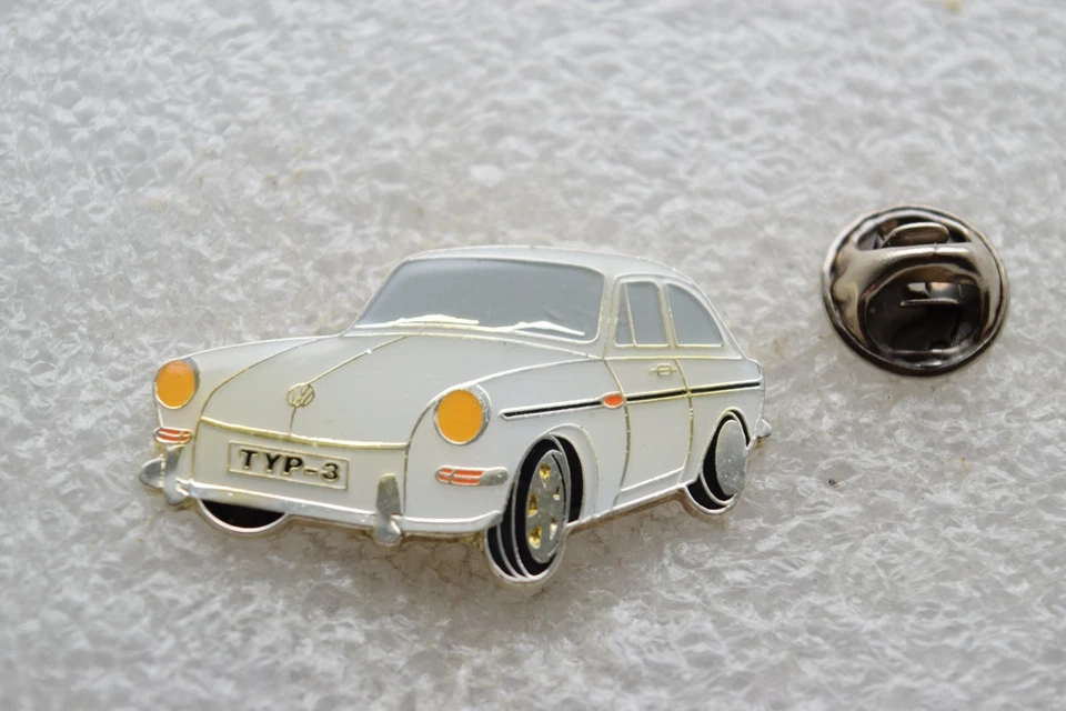 Auto Pin++VW Typ 3 weiß++Fließheck++selten++Sammlung++ - Bild 1 von 1