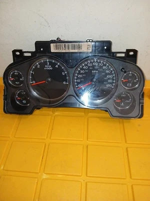 2008 Chevrolet Avalanche Speedometer Cluster #28103107 - image 1 of 3