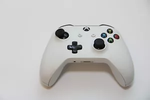 MICROSOFT Xbox One Wireless Controller Gamepad Joystick 1708 PC Game Console - Picture 1 of 8