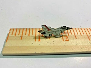 USAF United States Air Force Jet mit Friedenssymbol Sammlerstück Anstecknadel Hutnadel - Bild 1 von 1