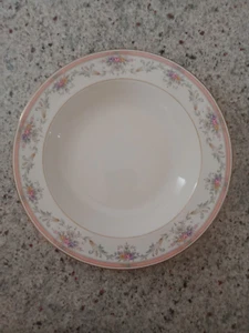 Christopher Stuart. Spring Crest. Rimmed Soup Bowl. (22.5cm). Made In Thailand. - Foto 1 di 5